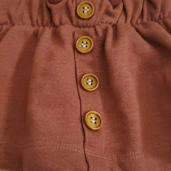 Cute skirt worn one time - Picture 2 of 3